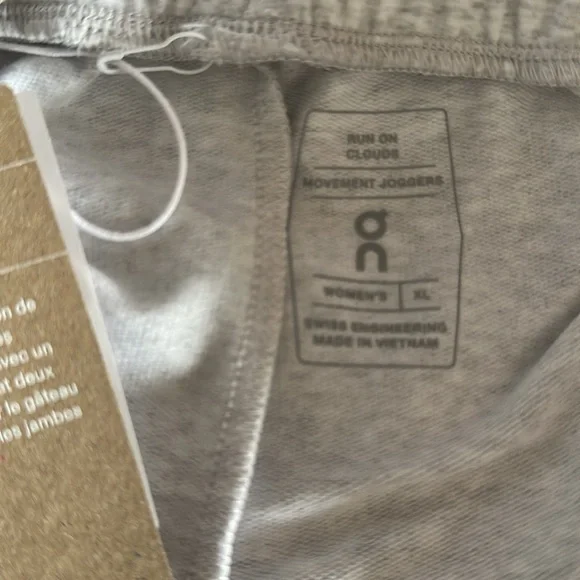 NWT On cloud womens XL movement joggers gray black stripe running - Picture 8 of 8